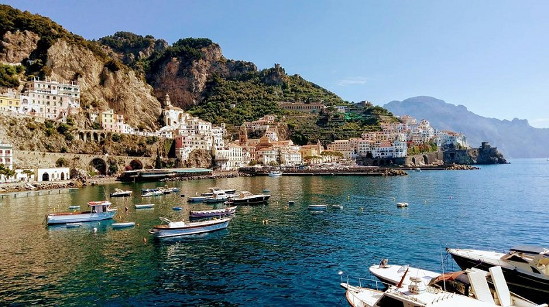 Heldagsutflukt med b�t til Positano og Amalfi