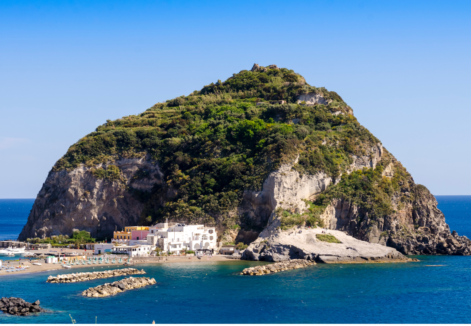 Fridag: Mulighet for �yhopping til den sjarmerende �ya Procida (ikke inkludert)